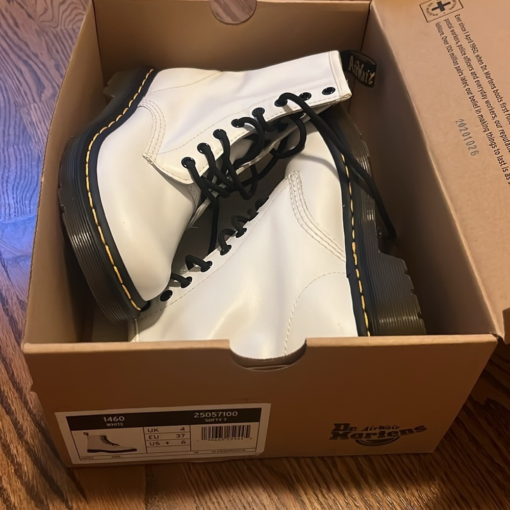 White smooth Dr. Martens lace-up women's 6